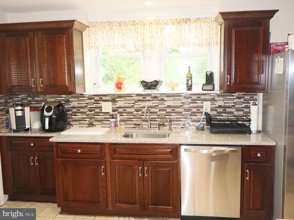 107 W Glenolden Avenue, Glenolden PA 19036
