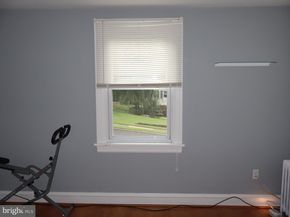 107 W Glenolden Avenue, Glenolden PA 19036