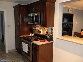 107 W Glenolden Avenue, Glenolden PA 19036