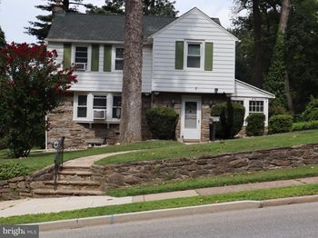 107 W Glenolden Avenue