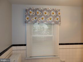 107 W Glenolden Avenue, Glenolden PA 19036