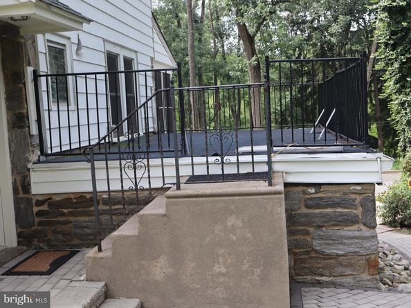 107 W Glenolden Avenue, Glenolden PA 19036