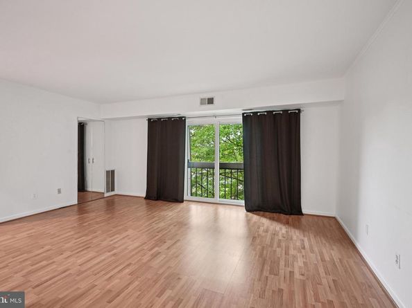 53304 Delaire Landing Road 304, Philadelphia PA 19114