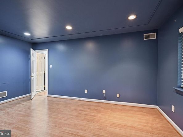 53304 Delaire Landing Road 304, Philadelphia PA 19114
