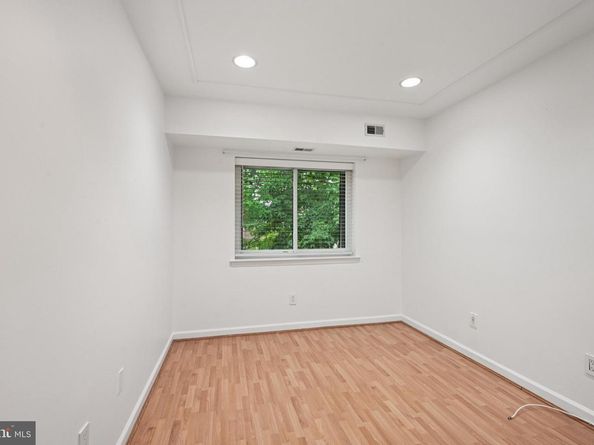 53304 Delaire Landing Road 304, Philadelphia PA 19114