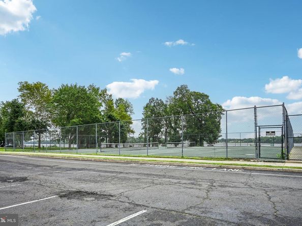 53304 Delaire Landing Road 304, Philadelphia PA 19114