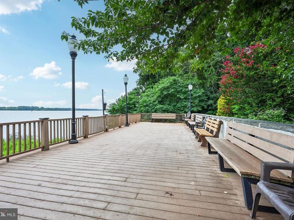 53304 Delaire Landing Road 304, Philadelphia PA 19114