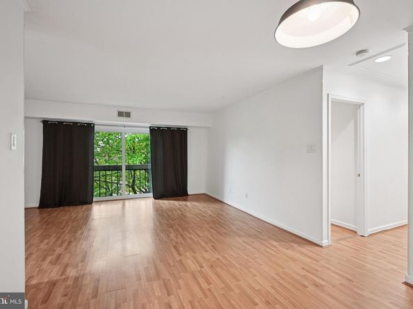 53304 Delaire Landing Road 304, Philadelphia PA 19114