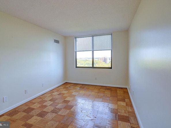 5225 Pooks Hill Road 1606N, Bethesda MD 20814