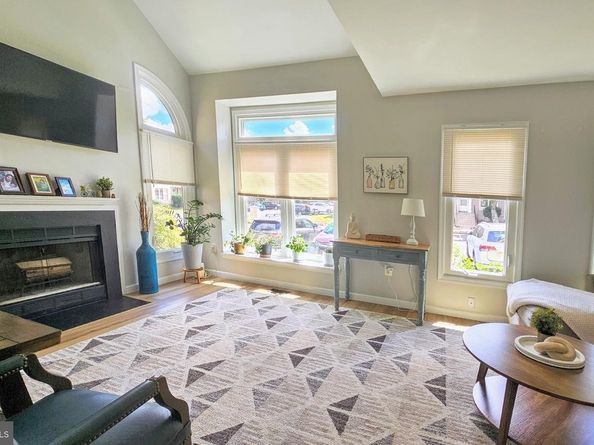 1074 Trevino Lane, Herndon VA 20170