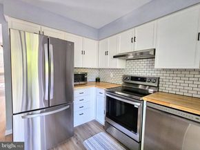 1074 Trevino Lane, Herndon VA 20170