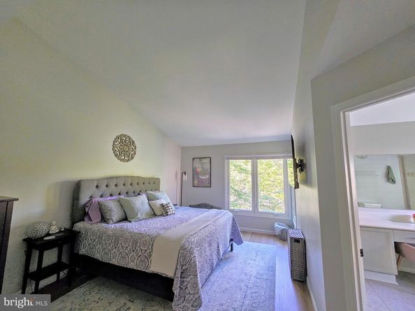 1074 Trevino Lane, Herndon VA 20170