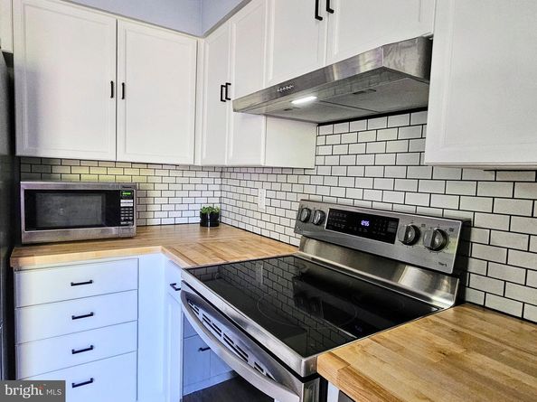 1074 Trevino Lane, Herndon VA 20170