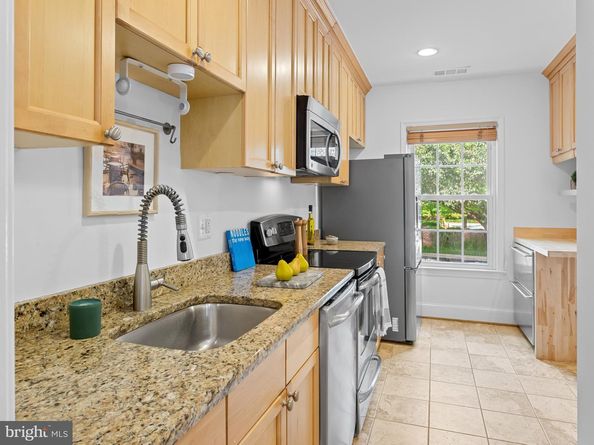 3275 Sutton Place NW B, Washington DC 20016