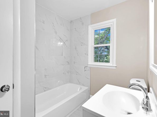 3009 S Hill St, Arlington VA 22202