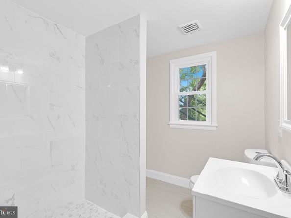 3009 S Hill St, Arlington VA 22202