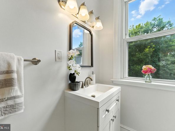 229 Ascot Place NE, Washington DC 20002