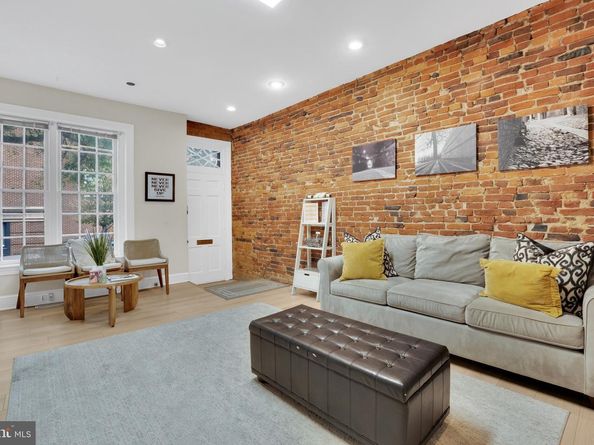 117 S Saint Asaph Street, Alexandria VA 22314