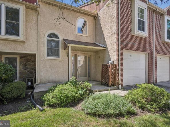 22 White Pine Court, Lafayette Hill PA 19444