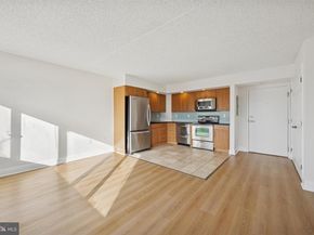 200 Lombard Street 820, Philadelphia PA 19147