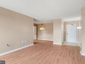 5300 Holmes Run Parkway 812, Alexandria VA 22304