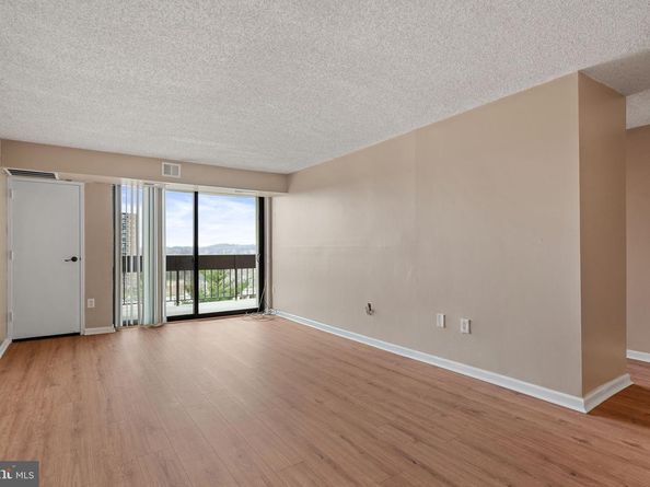 5300 Holmes Run Parkway 812, Alexandria VA 22304