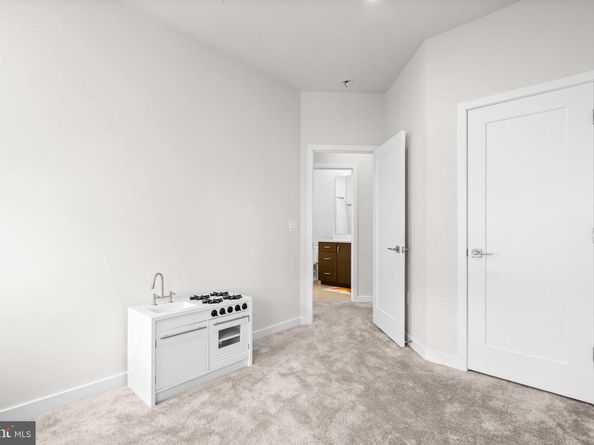 7509 Sawyer Farm Way 2002, Mclean VA 22102