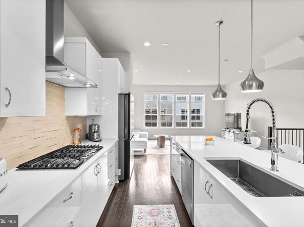 7509 Sawyer Farm Way 2002, Mclean VA 22102