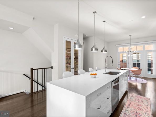 7509 Sawyer Farm Way 2002, Mclean VA 22102