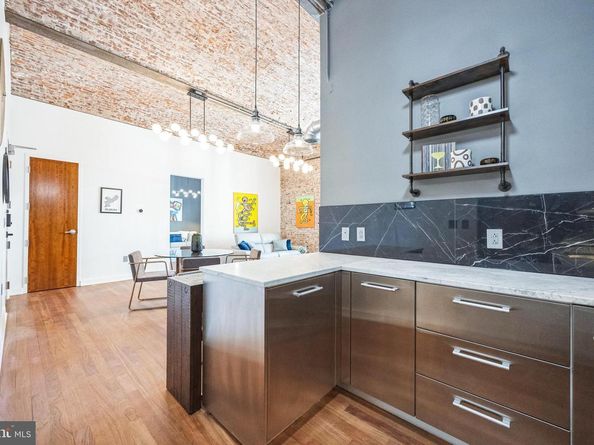 105 S 12TH Street 402, Philadelphia PA 19107