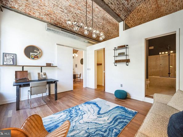 105 S 12TH Street 402, Philadelphia PA 19107