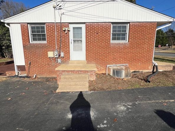 401 Moorefield Road SW, Vienna VA 22180