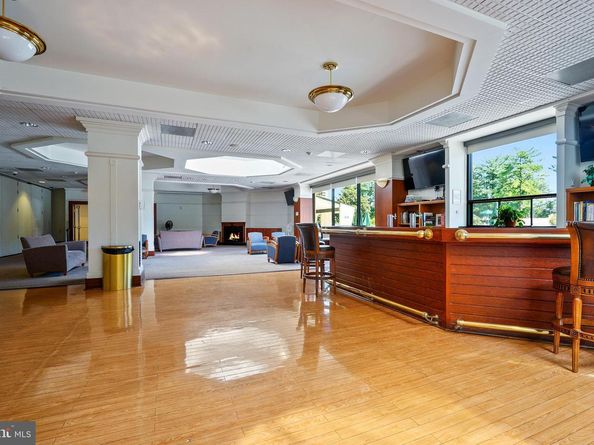 307 Yoakum Parkway 609, Alexandria VA 22304