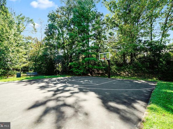 307 Yoakum Parkway 609, Alexandria VA 22304