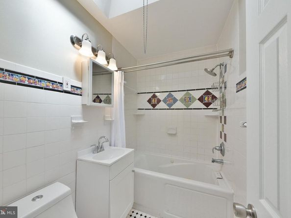 2742 Welsh Road, Philadelphia PA 19152