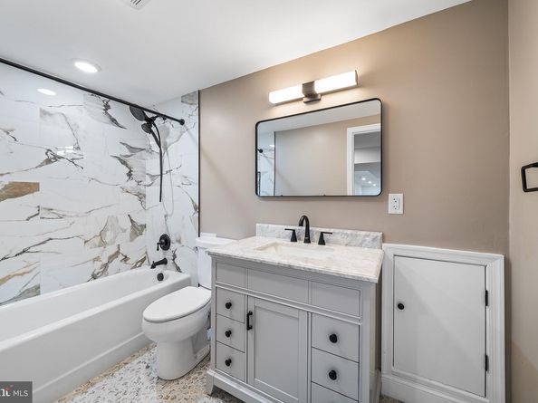 719 S 19TH St, Philadelphia PA 19146