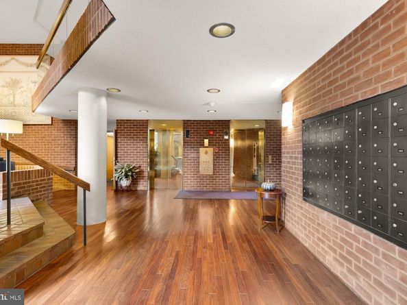 1099 22nd Street NW 206, Washington DC 20037