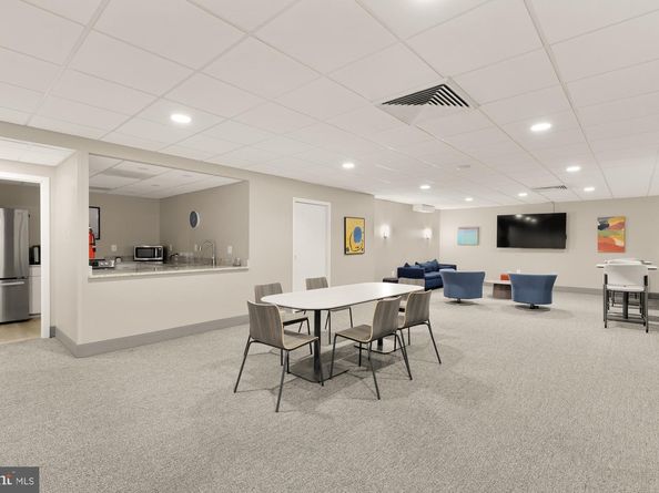 1099 22nd Street NW 206, Washington DC 20037