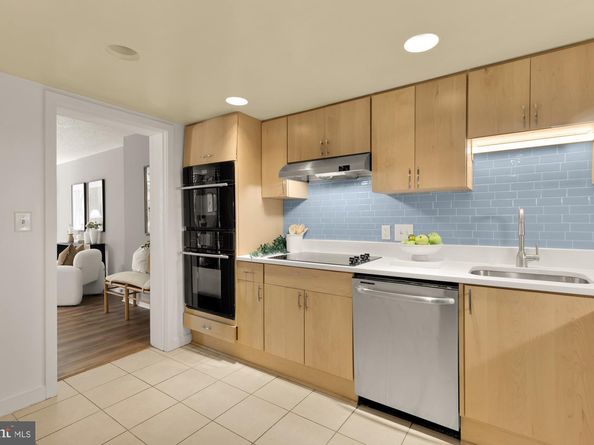 1099 22nd Street NW 206, Washington DC 20037