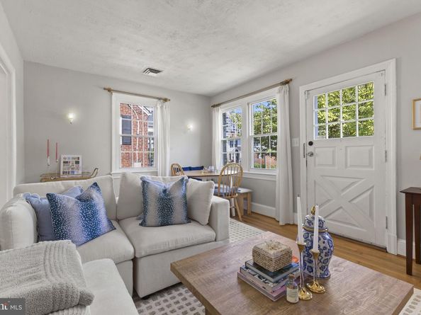 862 N Abingdon Street, Arlington VA 22203