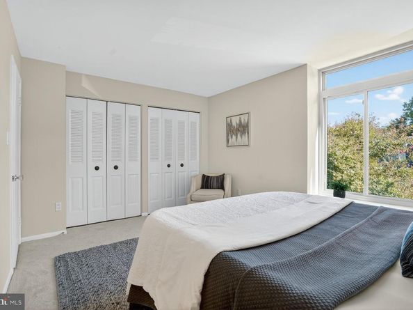 1729 S Hayes Street 2, Arlington VA 22202