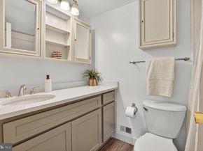 1729 S Hayes Street 2, Arlington VA 22202