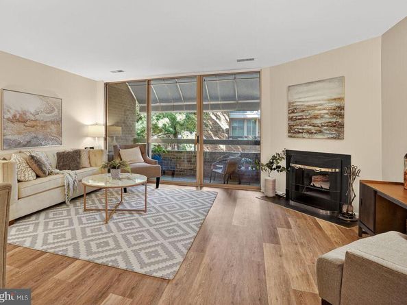 1729 S Hayes Street 2, Arlington VA 22202
