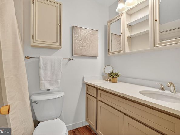 1729 S Hayes Street 2, Arlington VA 22202