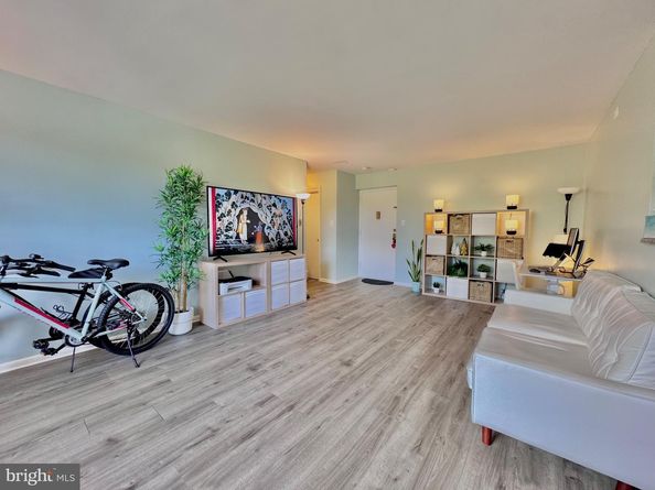 750 S Dickerson Street 213, Arlington VA 22204