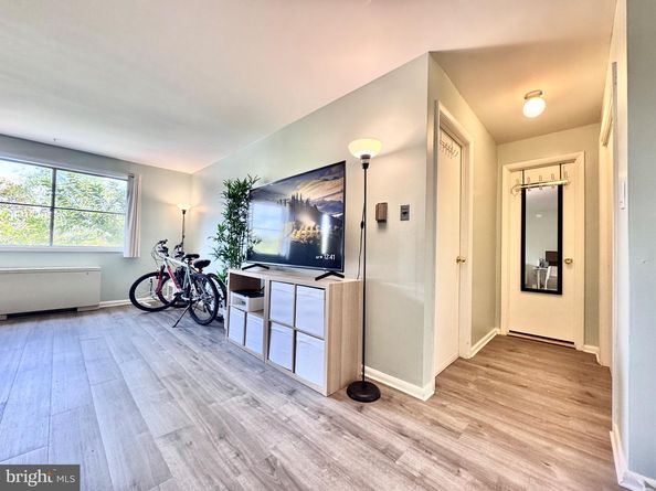 750 S Dickerson Street 213, Arlington VA 22204