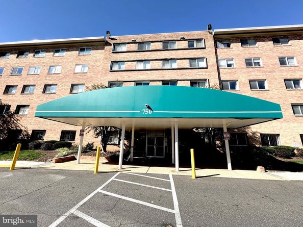750 S Dickerson Street 213, Arlington VA 22204