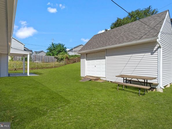 28 Rainbow Lane, Levittown PA 19055