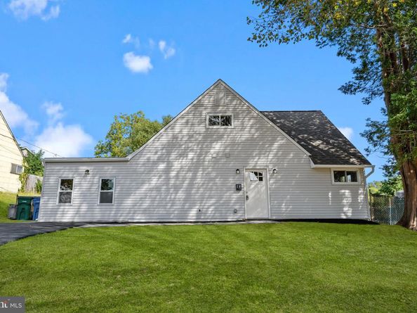 28 Rainbow Lane, Levittown PA 19055