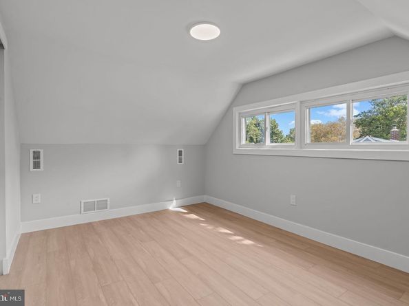 28 Rainbow Lane, Levittown PA 19055